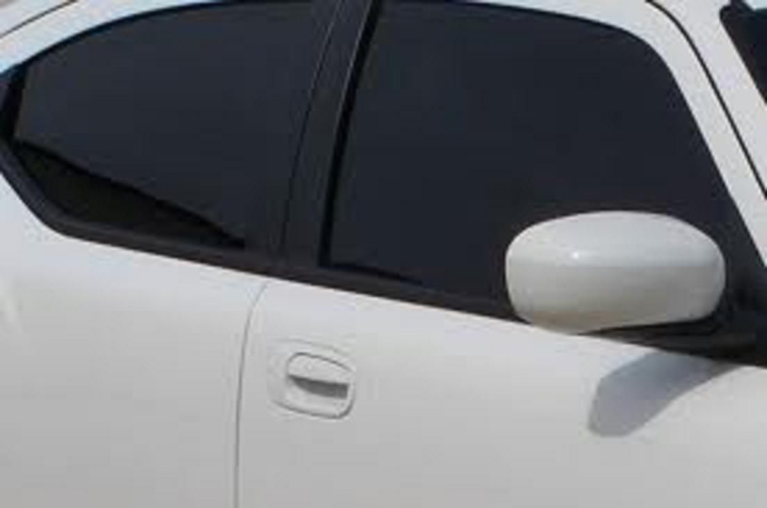 Carro com película carbono